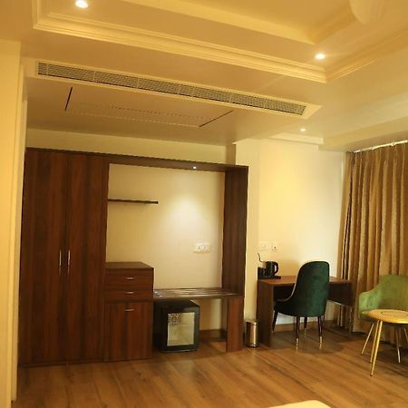 Sapphire Sky Hotel Dehradun Ngoại thất bức ảnh