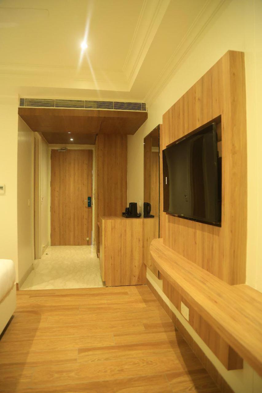 Sapphire Sky Hotel Dehradun Ngoại thất bức ảnh