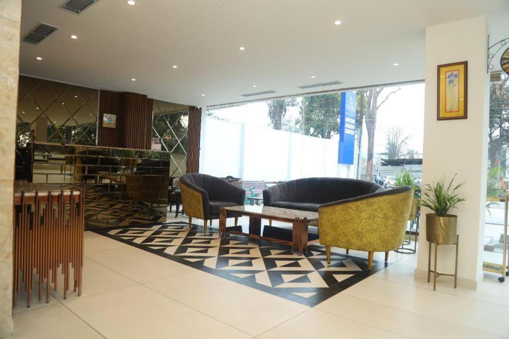 Sapphire Sky Hotel Dehradun Ngoại thất bức ảnh