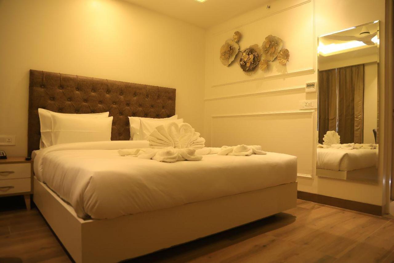 Sapphire Sky Hotel Dehradun Ngoại thất bức ảnh